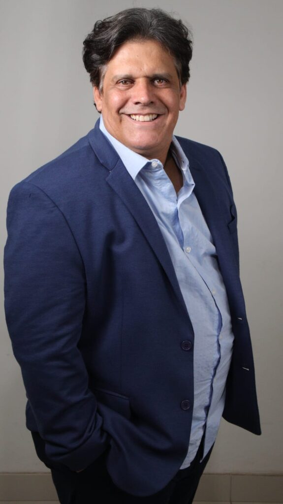 Imagem-do-WhatsApp-de-2025-07-04-as-09.56.16_0e867904-575x1024 ACLCL elege por unanimidade o Dr. Sandro Del Franco Martins para a cadeira nº 26